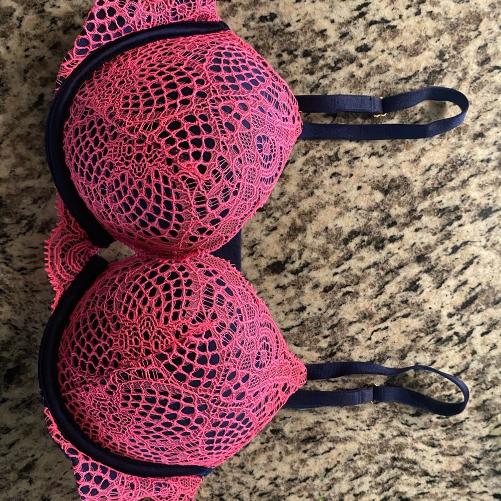 Victoria Secret Lace Bombshell Plunge 34B